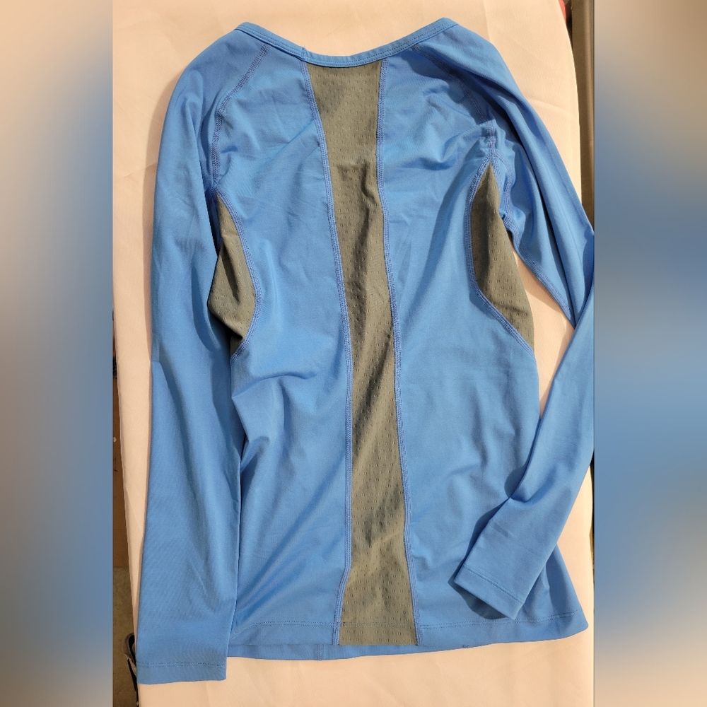 2XU compression top - Picture 2 of 2